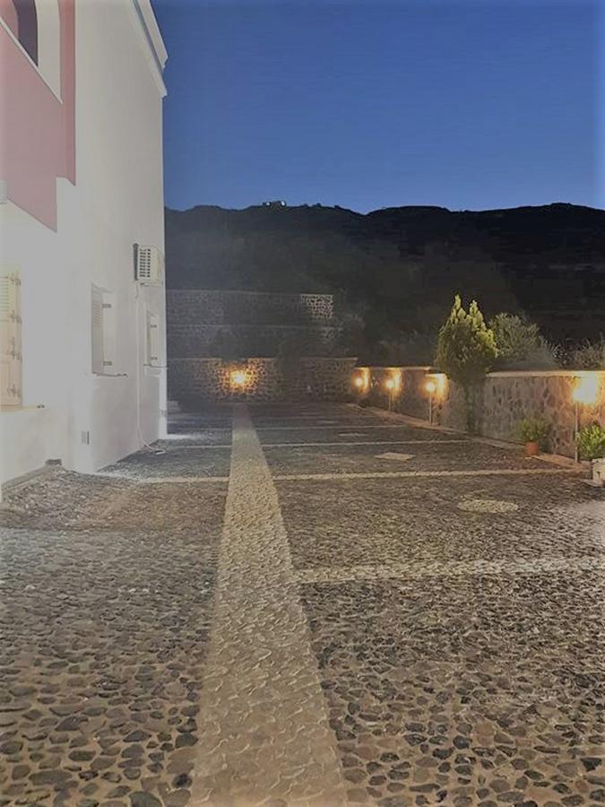 Rose Suites Vourvoúlos Esterno foto